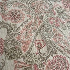 Reversible Queen quilt comforter